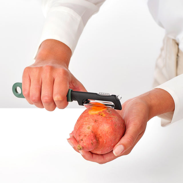 Pelador con hoja giratoria más rallador de cítricos Tasty+ - Fir Green