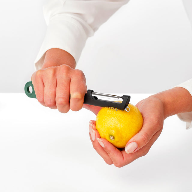 Pelador con hoja giratoria más rallador de cítricos Tasty+ - Fir Green