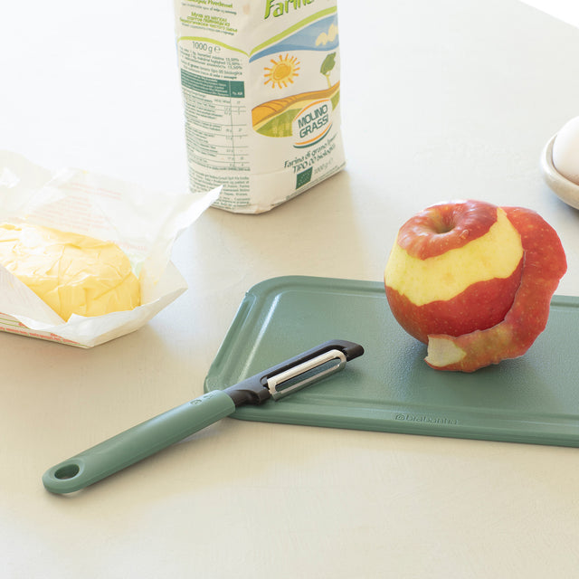 Pelador con hoja giratoria más rallador de cítricos Tasty+ - Fir Green